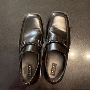 Men’s size 9 1/2 medium black dress shoes.  Axcess. Excellent used condition.
